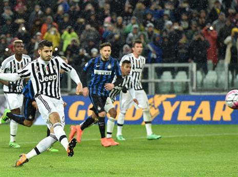 מוראטה שולח את הפנדל פנימה (GETTY)