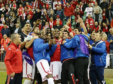 ב"ש חוגגת. רוסו מייחל לאליפות אדומה (צילום: אלן שיבר)