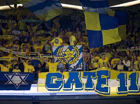 חגיגה ביציע (עודד קרני)