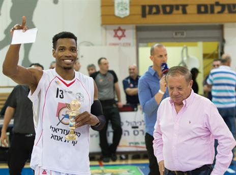 מילס בלט מעל כולם וסיים כ-MVP (צילום: איגוד הכדורסל)