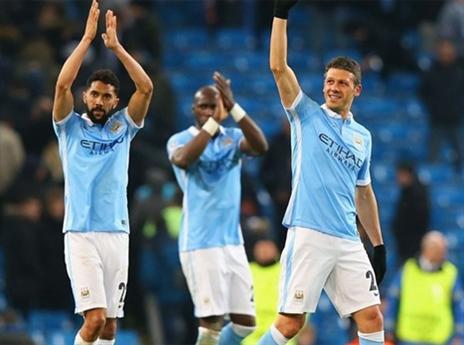 שחקני סיטי מודים לקהל (Getty)