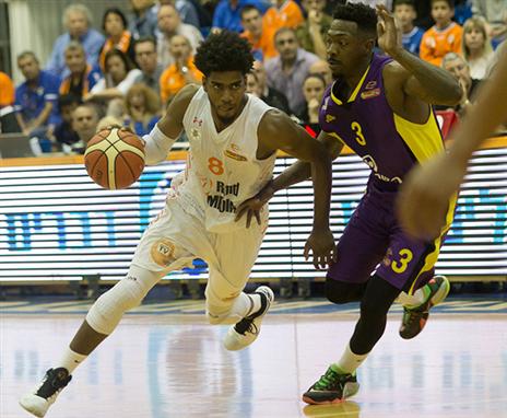 דוסון בקרב פיזי מול בראדלי (מנהלת הליגה)