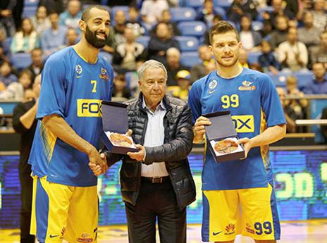 טקס מיוחד לכבוד רנדל ומקל (אלן שיבר)