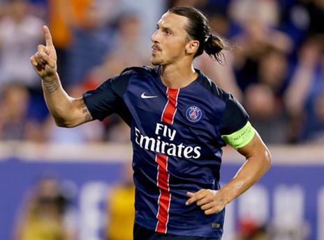 זלאטן במדי פ.ס.ז' (GETTY)