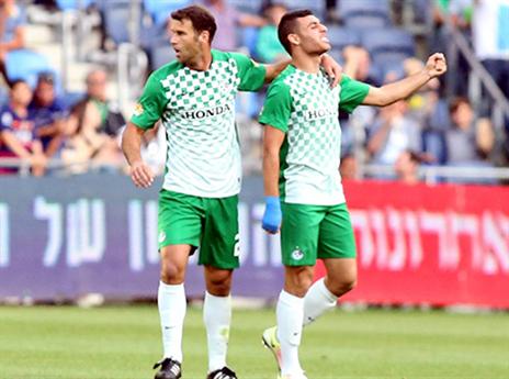 התלבטות בינו לבין עזרא. ריאן (צילום: יוסי שקל)