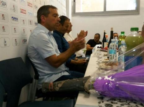 הוכנבוים השאיר לרגע את הצרות בצד