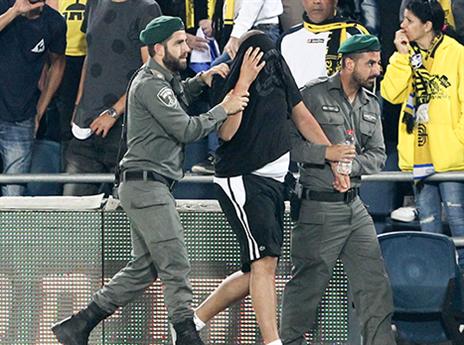 אוהד נעצר. טדי שוב בער (דני מרון)