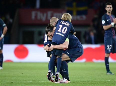 היו לו דמעות בעיניים. זלאטן עם הילדים (gettyimages)