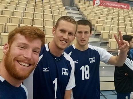 סוקולוב, אוסוקין וקופאץ' חוגגים (אתר האיגוד)