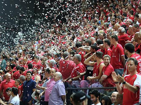 אווירה מחשמלת בדרייב אין (אלן שיבר)