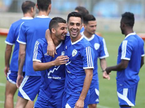 זהבי עם מיכה. יכול לחייך כך גם עם קינן? (אלן שיבר)