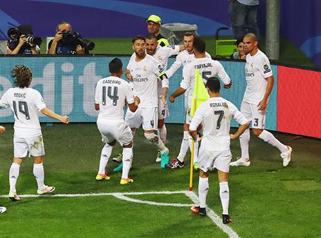 שחקני ריאל שמחו עם הבלם (gettyimages)