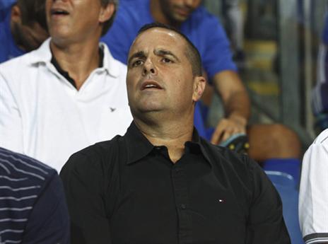 אין לו סמכות בלעדית. בן שמעון