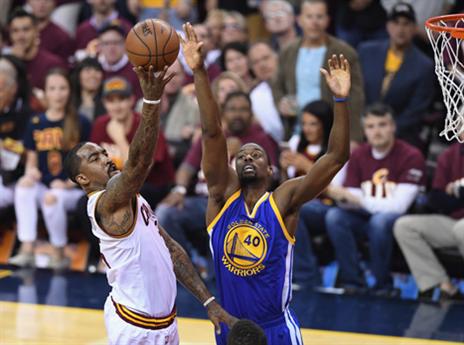 סמית'. קליבלנד להטה בדרך לניצחון (getty)