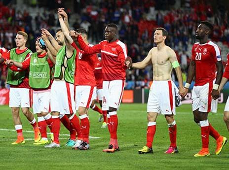 שווייץ עברה לראשונה את שלב הבתים (GETTYIMAGES)