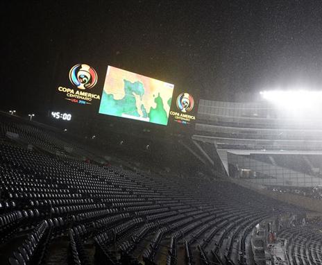 הסופה בארה"ב. שחקני צ'ילה ננעלו בחדר ההלבשה (getty)