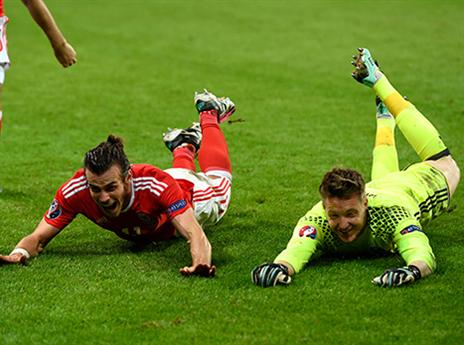 כמה אושר. בייל והנסי אחרי שריקת הסיום (getty)