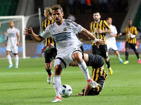 מכבי ת"א התגברה גם על החמצה של סה (צילום: אודי ציטיאט)