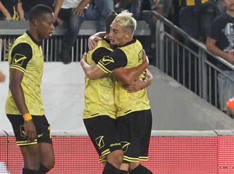 אצילי עושה כבוד לכובש השער (דני מרון)