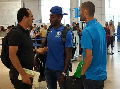 רומאריו פירס  ומכבי פ"ת המריאו למחנה האימון