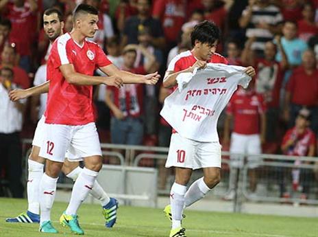 כבש מול שריף במשחק הקודם (צילום: אלן שיבר)