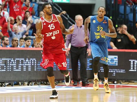 סמית'. נראה אותו בצהוב? (אלן שיבר)