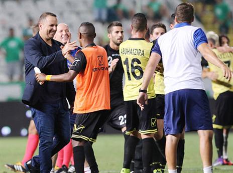 השחקנים שרו ורקדו