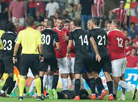 לא לפתיחת עונה כזו קיוו בשרון (צילום: עודד קרני)