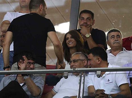 המנצחת הגדולה. אלונה ברקת ביציע (צילום: אלן שיבר)