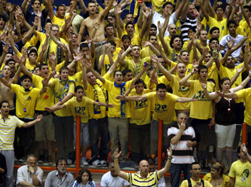 אוהדי מכבי ת"א. רוצים אליפות