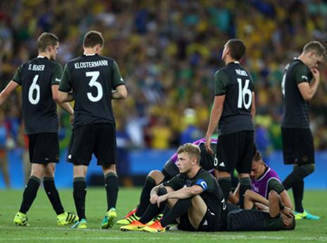 כמה קרוב, ככה רחוק. שחקני גרמניה בסיום (Getty)