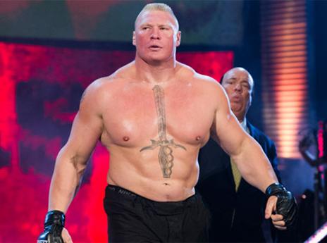 כשלסנר מגיע, ידוע שמשהו גדול הולך לקרות (WWE.COM)