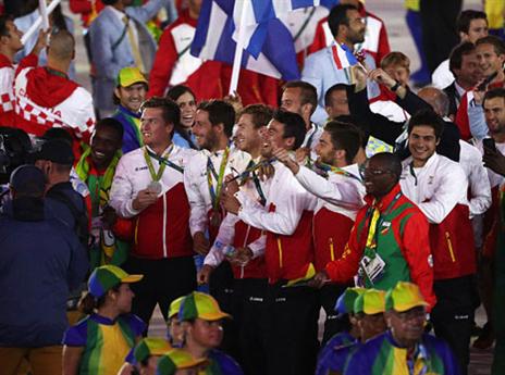 הספורטאים הבלגים משוויצים במדליות (gettyimages)