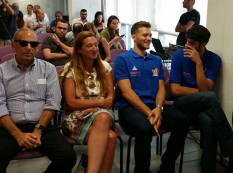 גם מקל ואליהו הגיעו