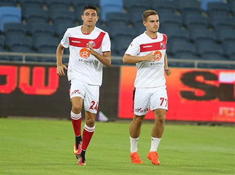 פלקושצ'נקו וסרדל מתחממים (יוסי שקל)