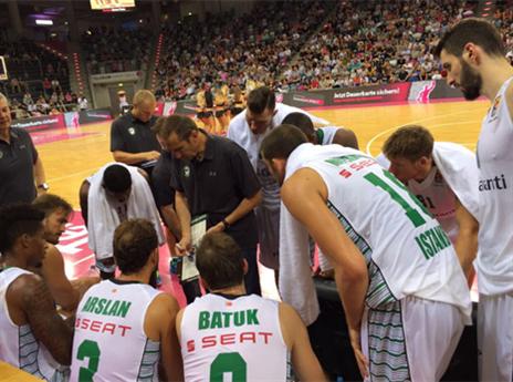 עושה עבודה טובה. בלאט