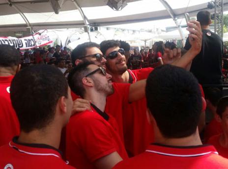 בכל זאת הצטלמו עם אליהו