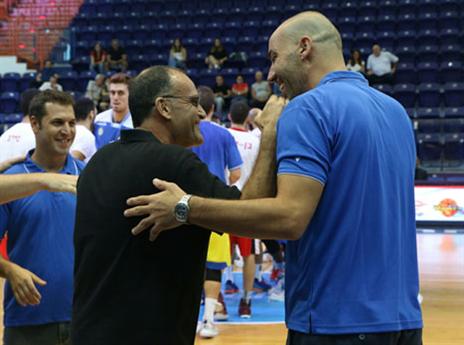 מפגש מאמנים. טפירו ובית הלחמי (צילום: לילך וייס, מנהלת הליגה)