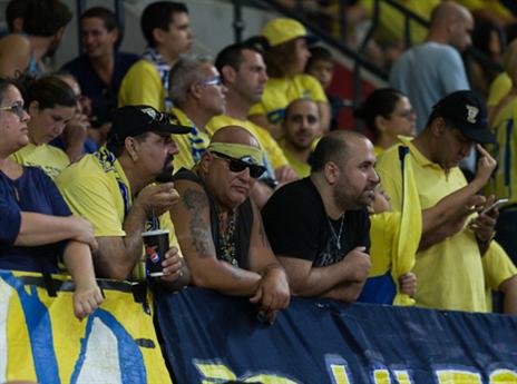 יבחנו אותו בזכוכית מגדלת, הקהל הצהוב