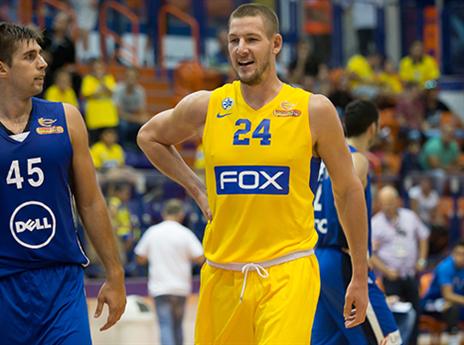 החטיא מתחת לסל. אייברסון (עודד קרני)