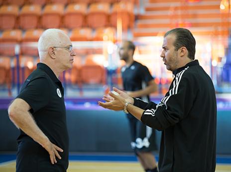 פיאנג'יאני גבר על שיבק (עודד קרני)