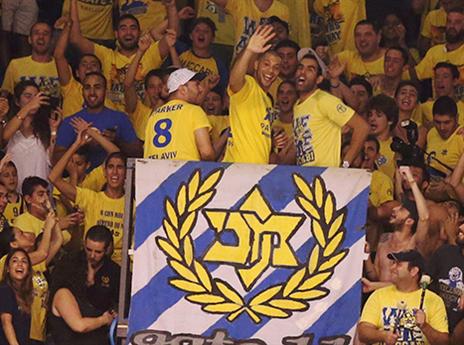 ווימס בונה בעיקר עליהם. אוהדי מכבי (צילום: אלן שיבר)