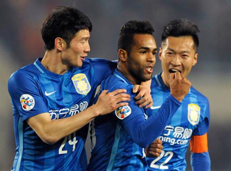 טישיירה כבש אותה כמות שערים בפחות משחקים