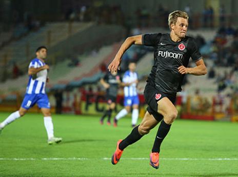 גם שוינפלד לא פוגע (לירון מולדובן)