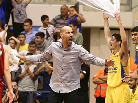 "רואה הכל ויודע מה אנחנו מרגישים". טפירו (דני מרון)