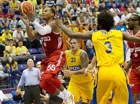 ג'רלס עשה חיים קשים למכבי ת"א בגביע ווינר (עודד קרני)