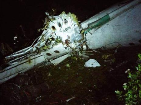 המטוס המרוסק על אדמת קולומביה (מתוך טוויטר)