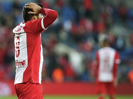 מתי הם יתרכזו בכדורגל? שחקני הפועל (אלן שיבר)