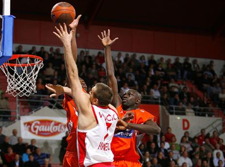 בדיאן מול וויצ'יץ' ביורוליג. "הסנטר הידידותי בעולם" (Getty)