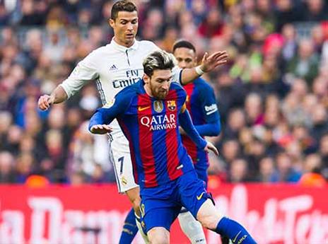 מסי מול כריסטיאנו. כנראה שאליו מתכוונים החברים בבית הספר (Getty)